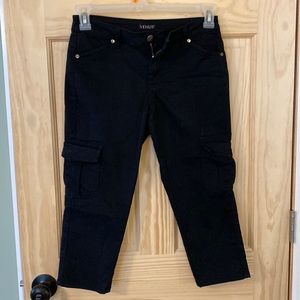 Comfy Capris Venus size 4 stretchy cargo style.